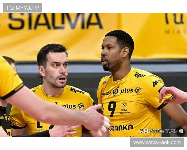 波兰男排超级杯第四局莱昂再度站出发球施压,助卢布林锁定胜局 波兰男排超级杯第四局莱昂再度站出发球施压,助卢布林锁定胜局