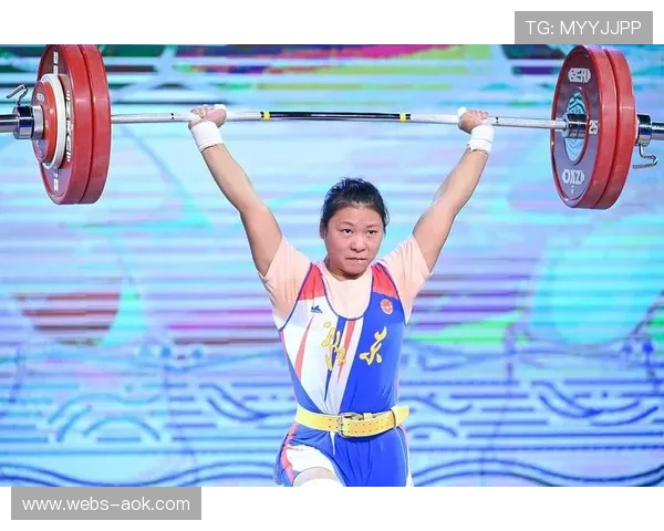 全运会举重赛场屡创佳绩，罗诗芳卫冕成功